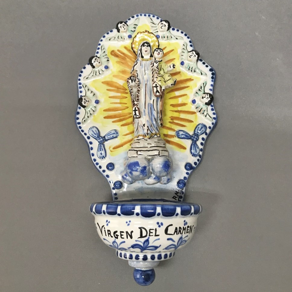 Recreación benditera de Talavera color Virgen del Carmen