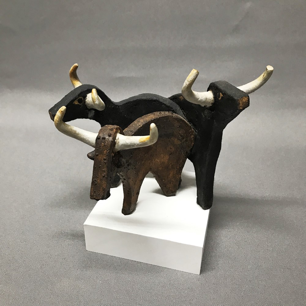 Escultura de tres toros con peana ref. 603