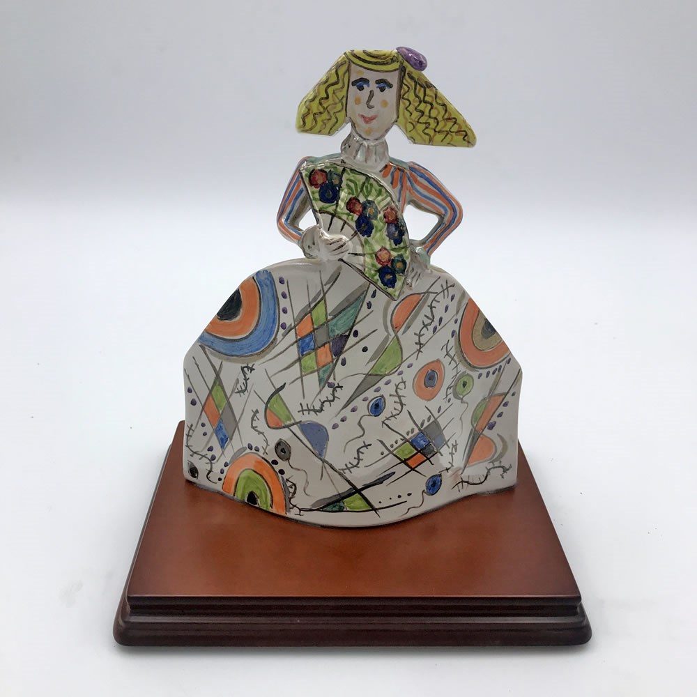 Figura menina grande oro y lustre con abanico con peana de madera